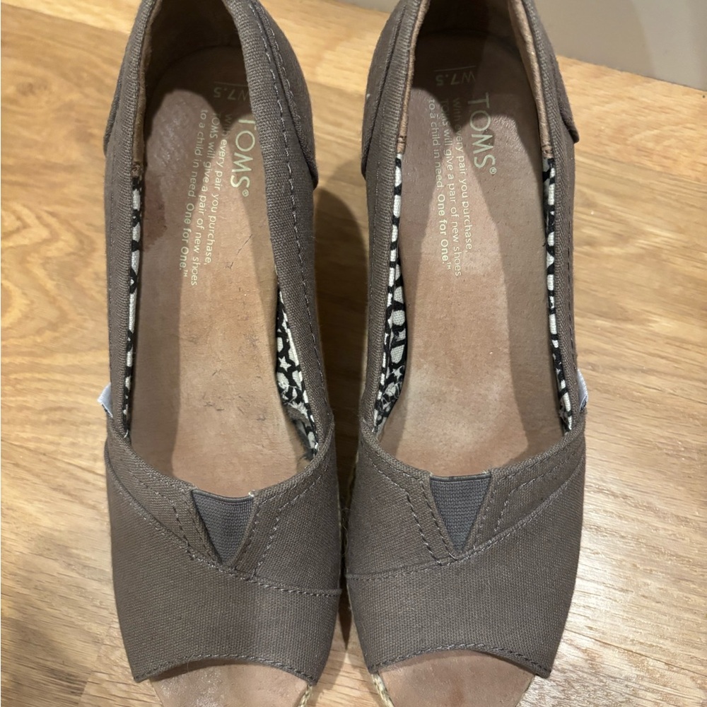 TOMS Women's Charcoal Wedge Shoes - Picture 8 of 8